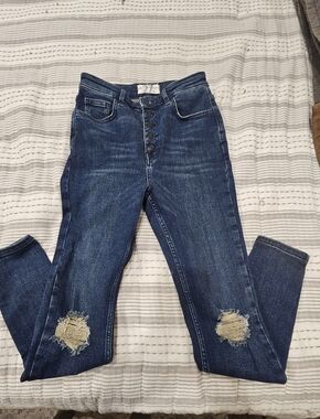 Free People Dark Blue Button-Fly Skinny Jeans with Knee Rips
